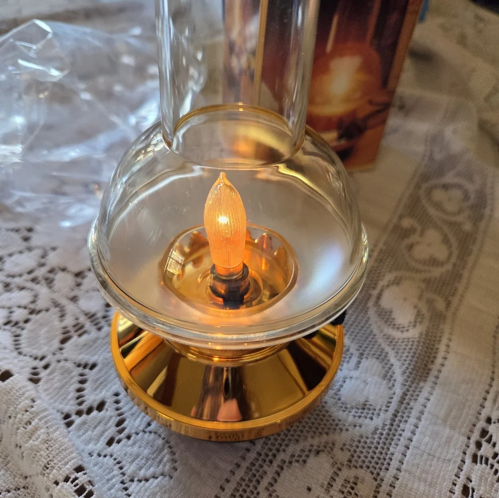 Classic Glass-Top Battery Table Lamp in Gold Tone
